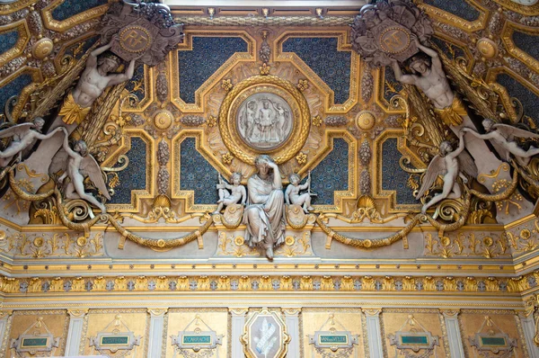 Interior of the Louvre. Paris. — Stock Photo, Image