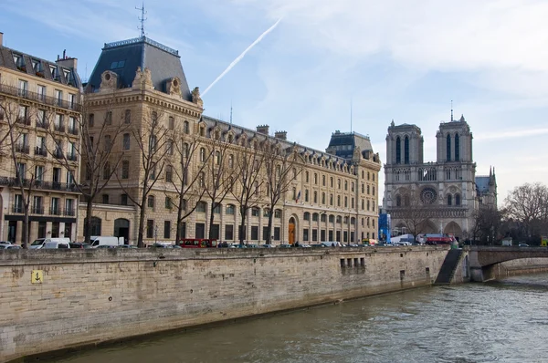 Notre Dame de Paris as seen from Pont Saint-Michel. — Stock Photo, Image