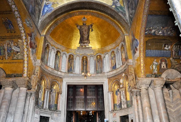 Wnętrze Bazyliki Świętego Marka w Wenecji, Włochy. — Zdjęcie stockowe