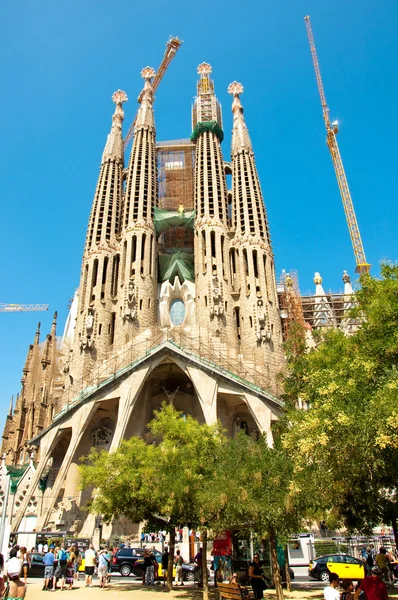 Sagrada família. Blick auf die Passionsfassade. — Stockfoto