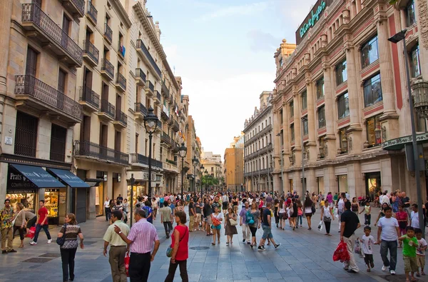 Bevásárló utcája a barcelona. Stock Kép
