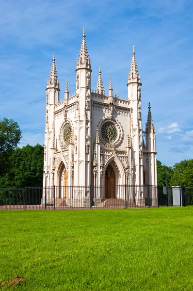 Igreja de São Alexandre Nevsky em Peterhof, Rússia . — Fotografia de Stock