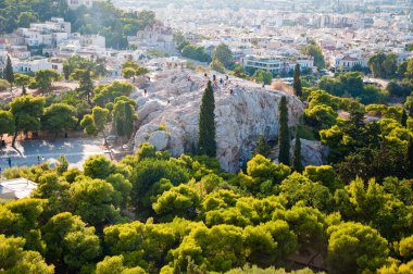 Atina-22 Ağustos: Atina, Yunanistan 22 Ağustos 2014 Areopagus Tepesi'ndeki turist.