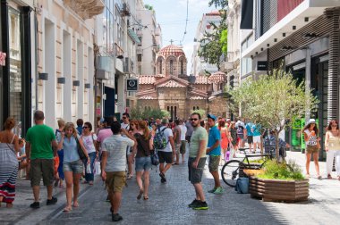 Atina, Yunanistan sokak ermou alışveriş.