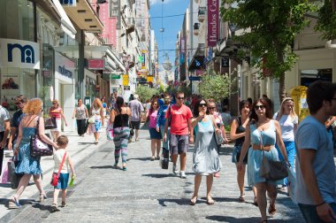 Atina, Yunanistan sokak ermou alışveriş.