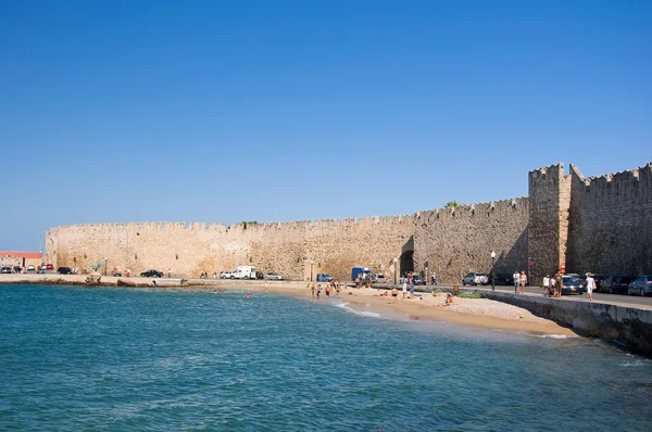 Mandraki harbor and a beach, Rhodes, Greece. — Stock Photo, Image