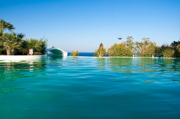 Piscina. Piscina. Rhodes, Grécia . — Fotografia de Stock