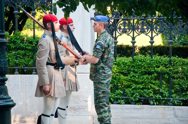 Evzones gregos. Atenas, Grécia . — Fotografia de Stock