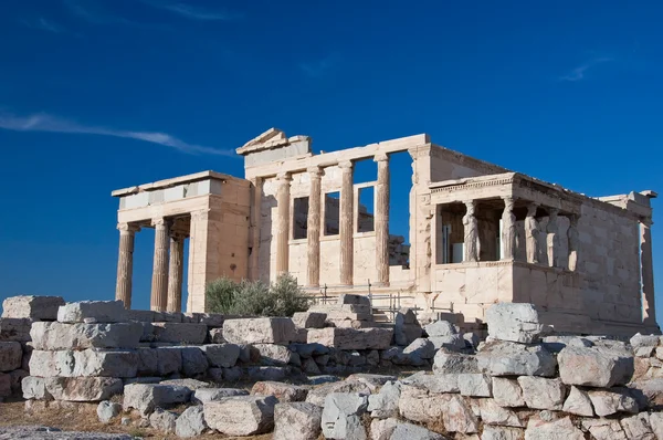 El Erechtheion en la Acrópolis de Atenas en Grecia . — Foto de Stock