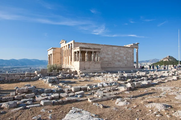 El Erechtheion en la Acrópolis de Atenas en Grecia . — Foto de Stock