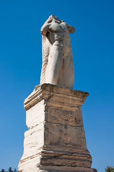 Standbeeld in de oude agora. Griekenland. — Stockfoto