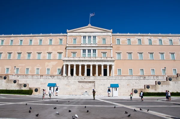 Πλατεία Συντάγματος και Εύζωνες στην Αθήνα, Ελλάδα. — Φωτογραφία Αρχείου