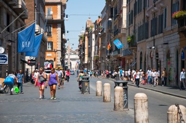 Roma Ağustos 6: via del corso on Ağustos 6, 2013 yılında Roma. via del corso bilinen corso Roma'nın tarihi merkezinde ana cadde olan.