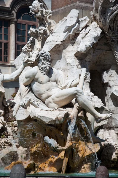Fontaine des quatre rivières avec obélisque égyptien sur la Piazza Navona à Rome. Italie . — Photo