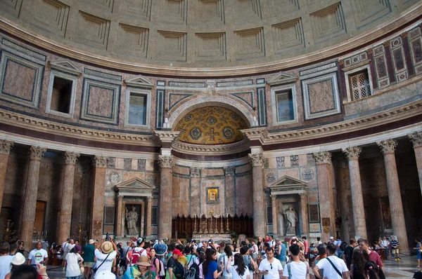 The interior of the Pantheon on August 6, 2013 in Rome, Italy. — Stock Photo, Image