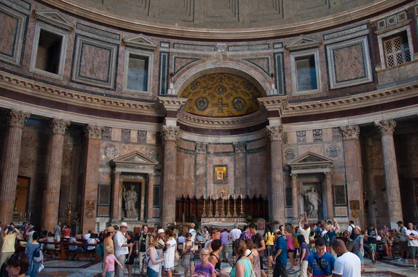 The interior of the Pantheon on August 6, 2013 in Rome, Italy. — Stock Photo, Image