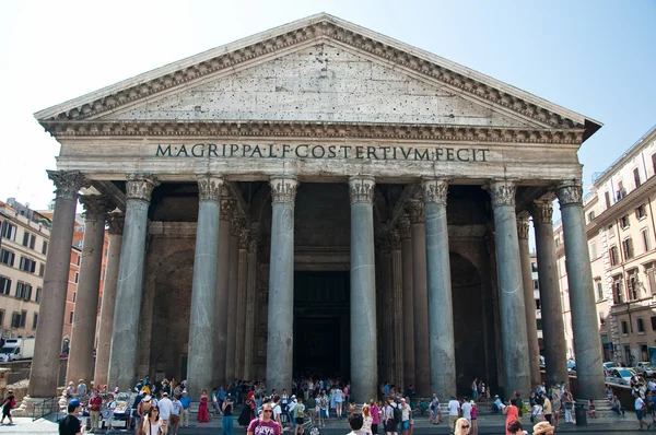 Pantheon on Ağustos 6, 2013 yılında Roma, İtalya. — Stok fotoğraf