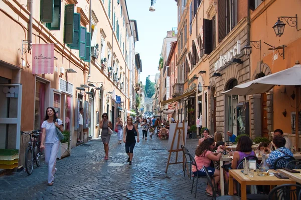 Roma Ağustos 6: via della Vite'de on Ağustos 6, 2013 yılında Roma. via Della Vite'de Roma, İtalya meşgul ve şık bir sokak olduğunu..