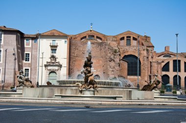 Roma Ağustos 6: piazza della repubblica ve Roma, İtalya'nın Ağustos 6,2013 üzerinde naiads Çeşmesi. Piazza della repubblica olduğunu termini İstasyonu'nun yanında yarı dairesel bir piazza Roma,.
