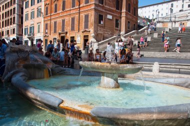 ROME-AUGUST 7: The Spanish Steps, seen from Piazza di Spagna on August 7, 2013 in Rome, Italy. The Spanish Steps are steps between the Piazza di Spagna and the Trinità dei Monti church at the top.