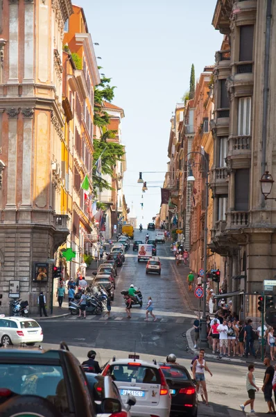 ROME-AUGUST 6: Via delle Quattro Fontane on August 6,2013 in Rome, Italy. Via delle quattro fontane is a busy street in Rome with is a group of four Late Renaissance fountains. — Stock Photo, Image