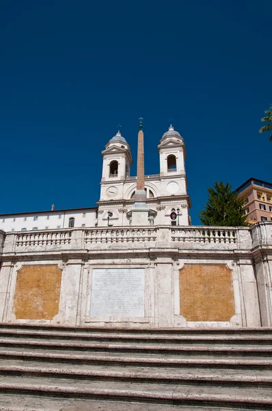 Die spanische treppe, gesehen von der piazza di spagna in rom, italien. — Stockfoto