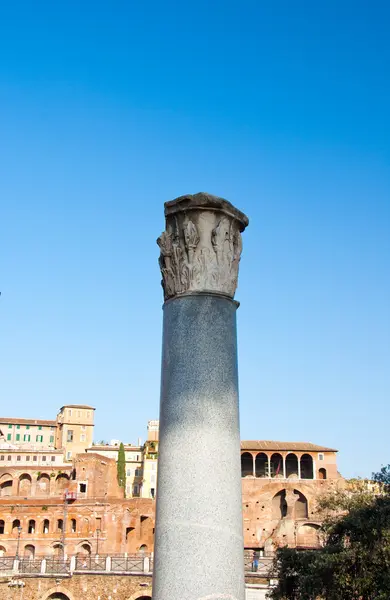 Trajan Forumu adresindeki sütun. Roma, İtalya. — Stok fotoğraf