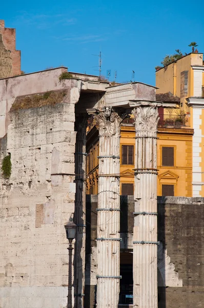 Forum des Augustus mit dem Tempel des Mars Ultor. die imperialen foren, rom, italien. — Stockfoto