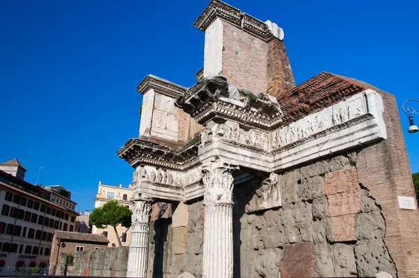 Minerva Tapınağı peristil kalıntıları. Trajan Forumu, Roma, İtalya. — Stok fotoğraf