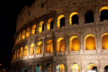 Geceleri colosseum. Roma, İtalya.