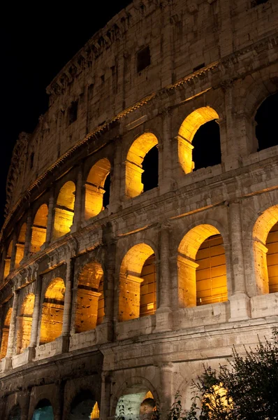 Koloseum v noci. Řím, Itálie. — Stock fotografie
