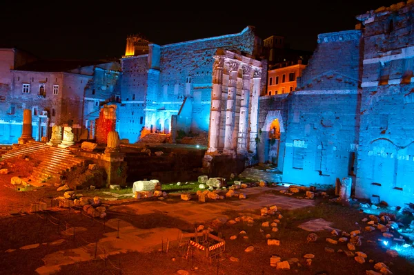 Trajan's Forum at Night. Rome, Italy. — Stock Photo, Image