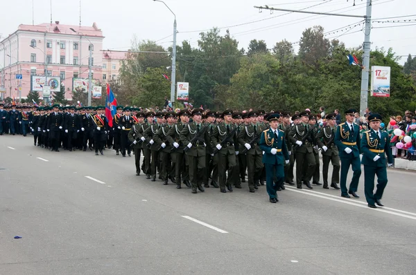 ロシア-9 月 17: 9 月ブリャンスク パレード 17,2013。ブリャンスクは都市とブリャンスク行政センターの州、ロシア、379 キロメートル (235 mi) モスクワの南西に位置しています。. — ストック写真