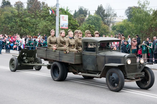 RUSSIA-SEPTEMBER 17: Parade in Bryansk on September 17,2013. Bryansk is a city and the administrative center of Bryansk Oblast, Russia, located 379 kilometers (235 mi) southwest of Moscow. — Stock Photo, Image