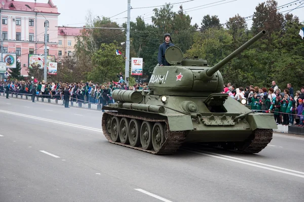 RUSSIA-SEPTEMBER 17: Parade in Bryansk on September 17,2013. Bryansk is a city and the administrative center of Bryansk Oblast, Russia, located 379 kilometers (235 mi) southwest of Moscow. — Stock Photo, Image