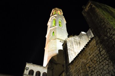 Figueres, İspanya-Ağustos 6: figueres Dalí tiyatro ve catalonia.the içinde Ağustos 6,2009 gecesi müzede yanında katedral Dalí tiyatro ve müze olan bir müze, salvador dali Figueres, İspanya.