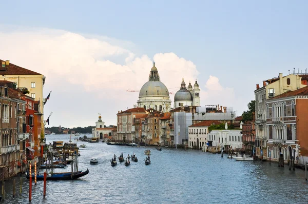 O Grande Canal durante a noite em Veneza . — Fotografia de Stock