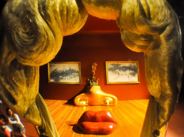 Figueres, İspanya-Ağustos 6: dali tiyatro tarihinde Figueres Ağustos 6,2009 mae west odasında. Dalí tiyatro ve müze olan bir müze, salvador dali Figueres, İspanya, İspanya.