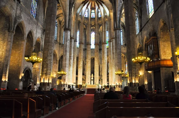 BARCELONA-AUGUST 13: Interior of the Santa Maria del Pi on August 13,2009 in Barcelona, Catalonia, Spain.Santa Maria del Pi is a 14th-century Gothic church in Barcelona, Catalonia, Spain. — Stock Photo, Image