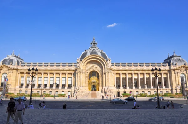 PARIS-AGOSTO 14: A fachada Petit Palais em 14 de agosto de 2009 em Paris, França . — Fotografia de Stock