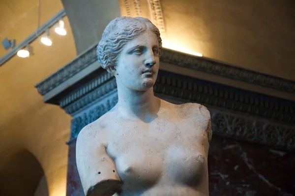 PARIS-AGOSTO 18: Afrodite de Milos no Museu do Louvre, 18 de agosto de 2009 em Paris, França . — Fotografia de Stock