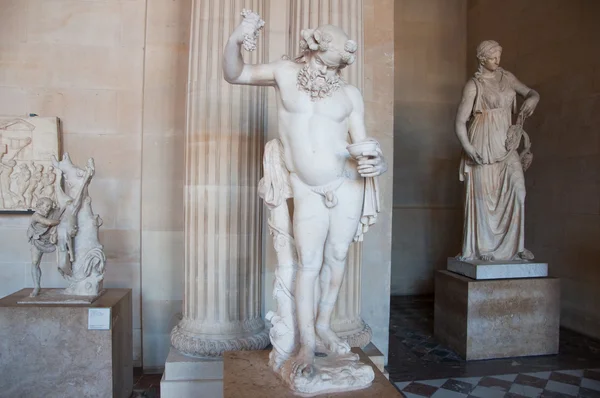 PARIS-AUGUST 16: Greek statue in Louvre Museum on August 16,2009 in Paris, France. — Stock Photo, Image