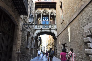 Barcelona-Temmuz 22: carrer del bisbe irurita Barselona gothic Quarter 22 Temmuz 2012 tarihinde. Catalonia. İspanya.