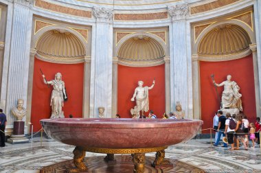 Vatikan-Temmuz 20: herculeson Temmuz, bronz heykel ile sala rotonda 20,2010 Vatikan Müzesi, Roma, İtalya.