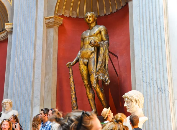 Vaticaan-juli 20: het bronzen beeld van hercules in sala rotonda op juli 20,2010 in het Vaticaanse museum, rome, Italië. — Stockfoto