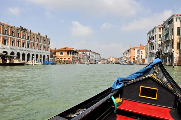 Benátky Červen 15: gondola na benátský canal 15 června 2012 v Benátkách, Itálie. — Stock fotografie