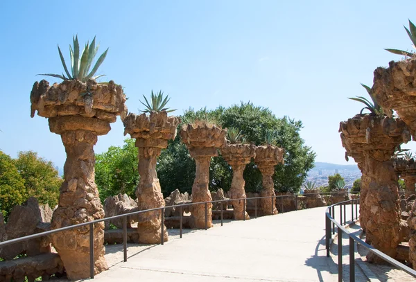 A Park Guell az építész által tervezett Antoni Gaudi. Barcelona, Catalonia. Spanyolország. — Stock Fotó