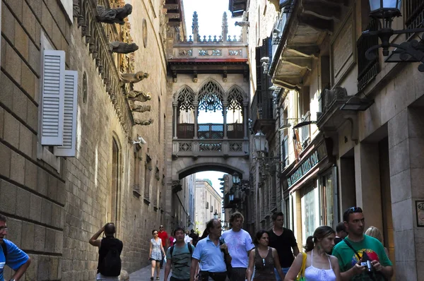 Barcelona Červenec 22: carrer del bisbe irurita v gotické čtvrti 22 července 2012 v Barceloně. Katalánsko. Španělsko. — Stock fotografie