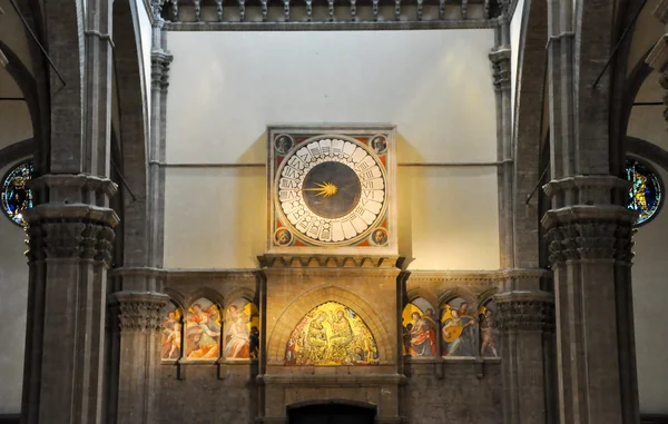FLORENCE-NOVEMBER 10: Clock in the Duomo oleh Paolo Uccello pada November 10,2010 di Florence, Italia . — Stok Foto