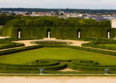 güzel bir bahçe ünlü bir sarayda versailles.
